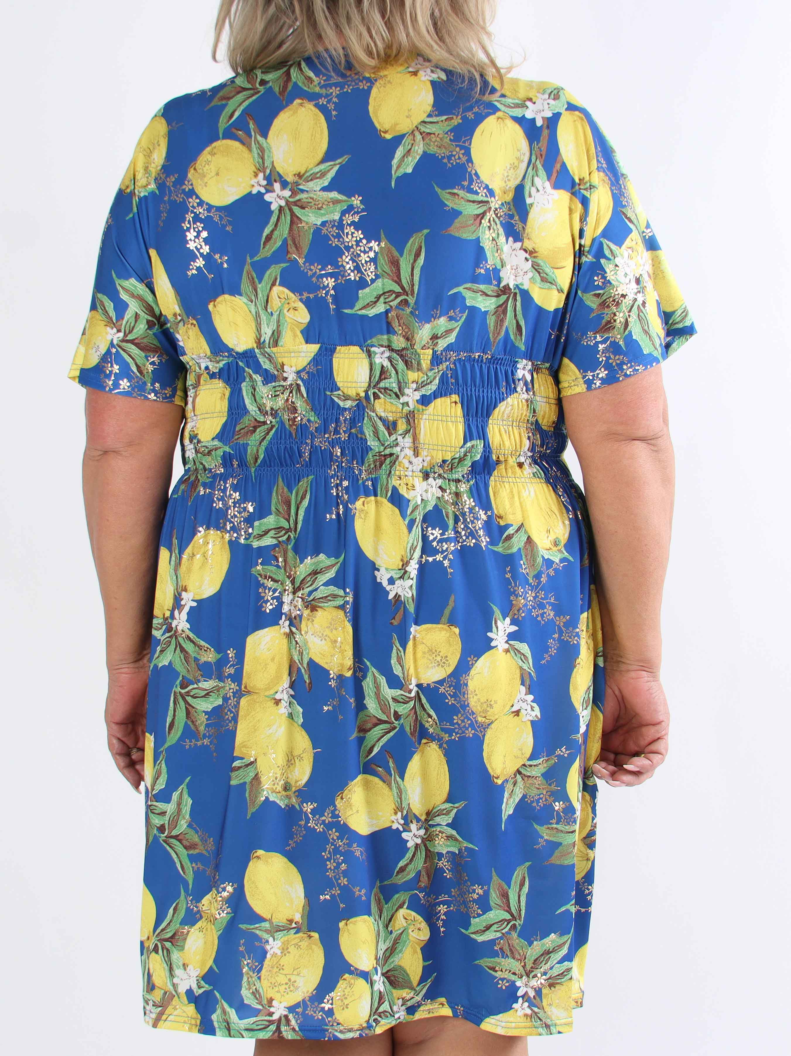 Pams Lemon Short - Plus size-klänning med citroner och gulddetaljer